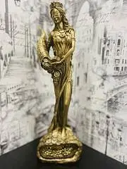 Девушка держит рог  Н-52см,L-13см,В-17 см бронза, фото №1