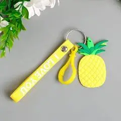 Брелок резина "Ананас с карабином" 5,8х3 см, фото №1