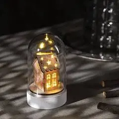 Светод.фигура под куполом «Домик Санты»6?9.5?6 см,дерево,тёплое, фото №1