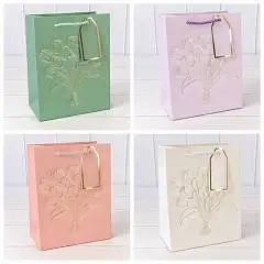 Сумка подарочная "Букет" 18*23*10см тиснение, фото №1