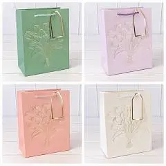 Сумка подарочная "Букет" 18*23*10см тиснение, фото №1